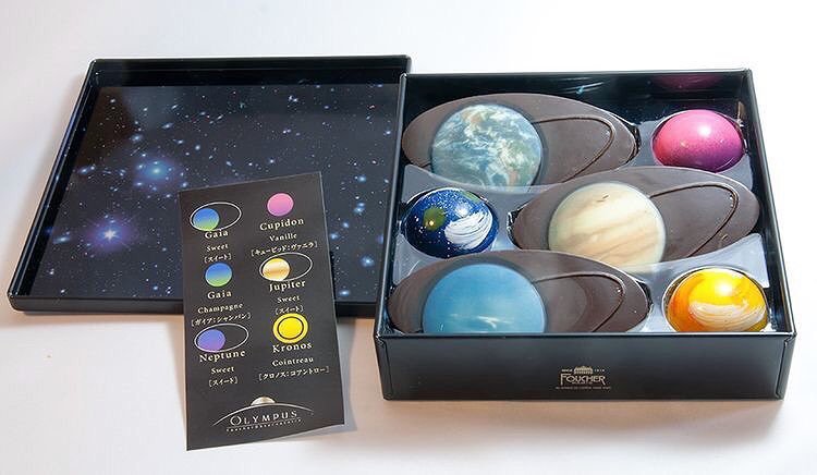 علبة شوكولاتة على شكل كواكب المجموعة الشمسية 